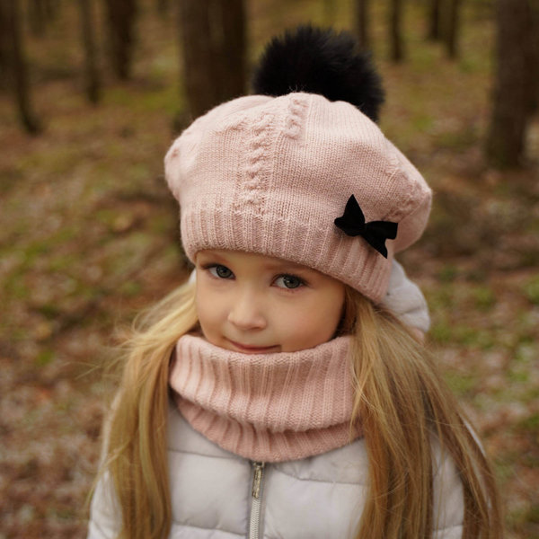 Зимний комплект для девочки: берет с помпоном и дымоход розового цвета Amora