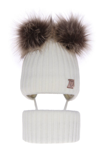 Зимний комплект для девочки: шапка с двумя помпонами и дымоход белого цвета Telisa